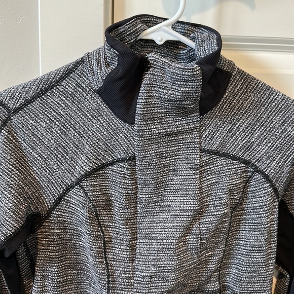 [Lululemon] Half-zip Running Top - Picture 2 of 9